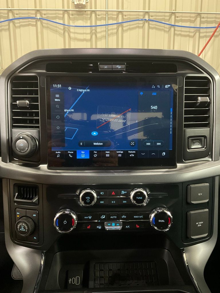 2025 Ford F-150 XLT - Photo 17