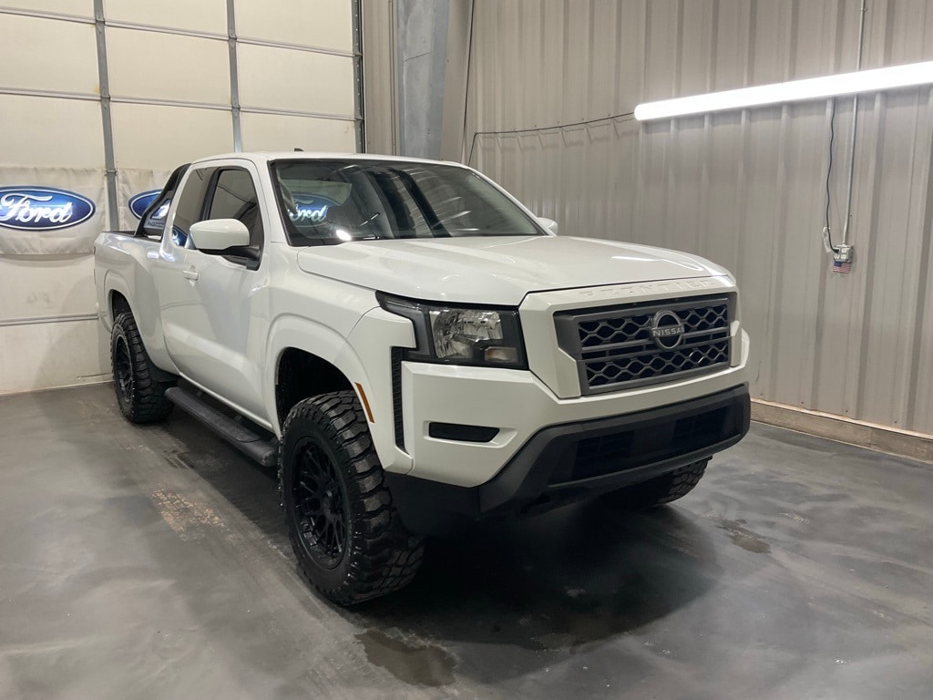 2022 Nissan Frontier SV's photo