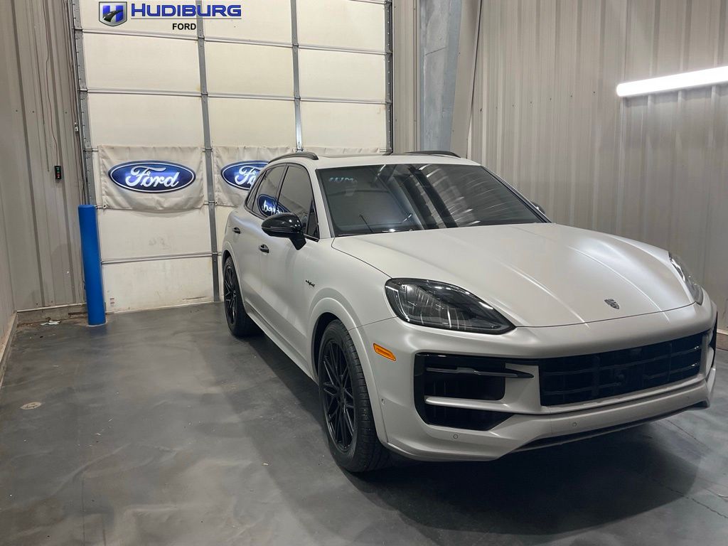2024 Porsche Cayenne E-Hybrid's photo