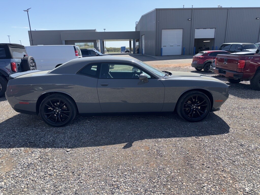 Used 2018 Dodge Challenger SXT with VIN 2C3CDZAG5JH251373 for sale in Wellston, OK