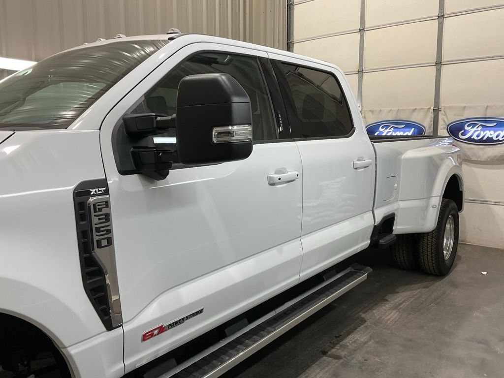 2026 Ford F-350 Super Duty XLT - Photo 5