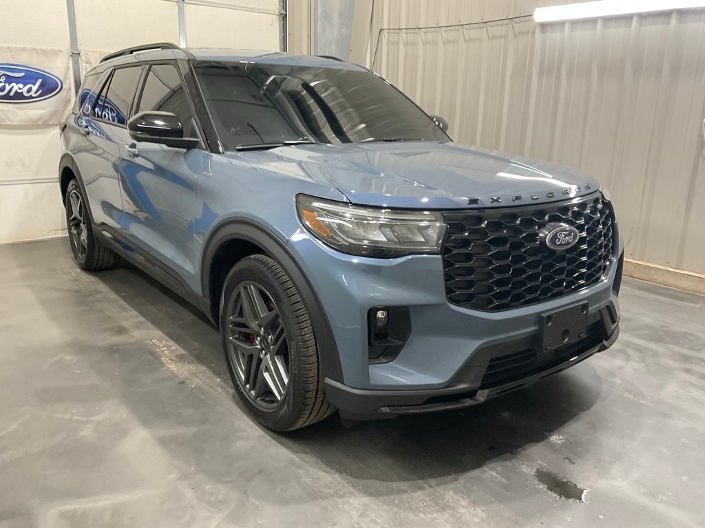 2025 Ford Explorer ST-LINE's photo