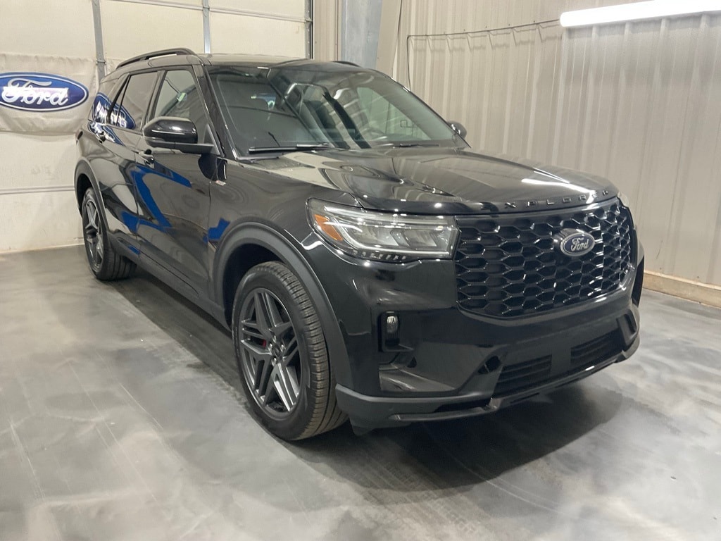 2025 Ford Explorer ST-LINE's photo