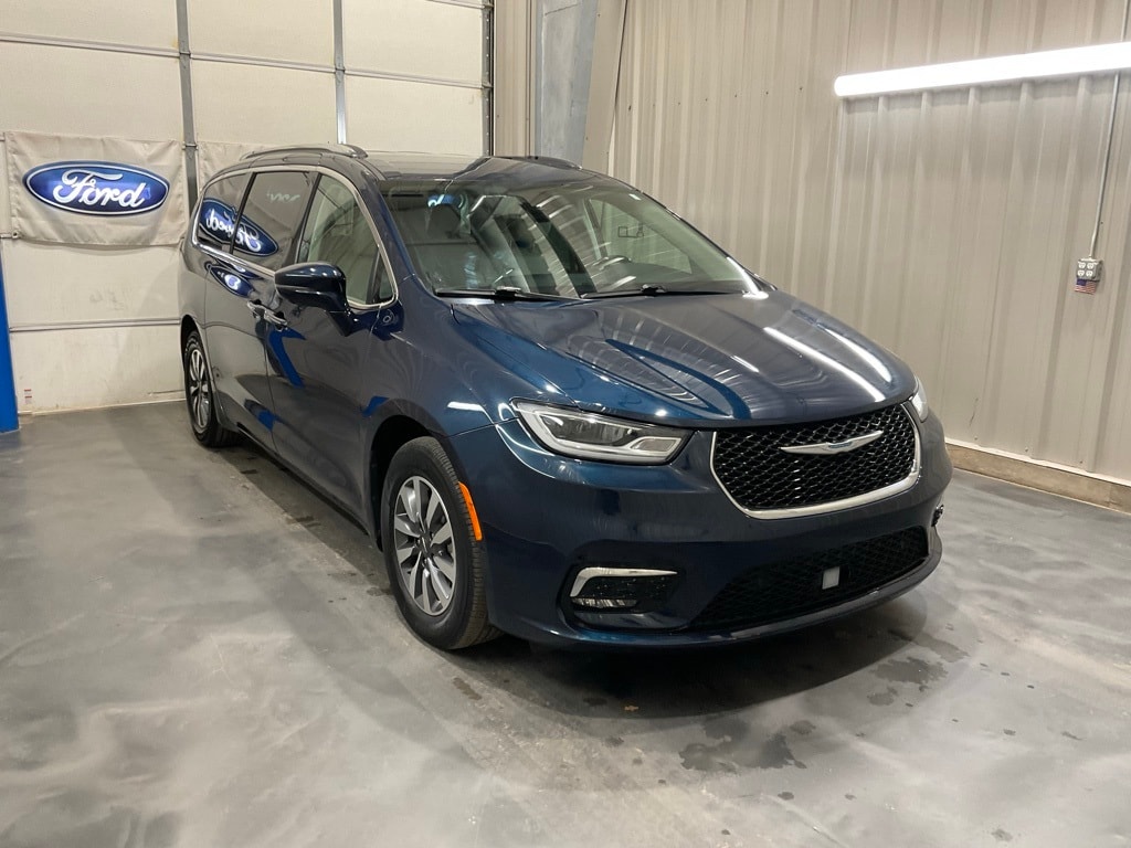 2021 Chrysler Pacifica Hybrid Touring L's photo