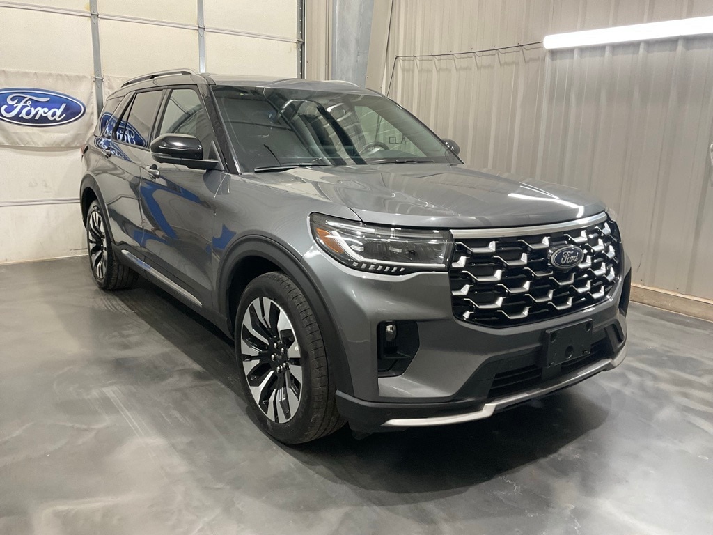 2025 Ford Explorer Platinum's photo