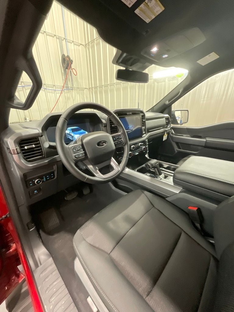 2025 Ford F-150 XLT - Photo 9