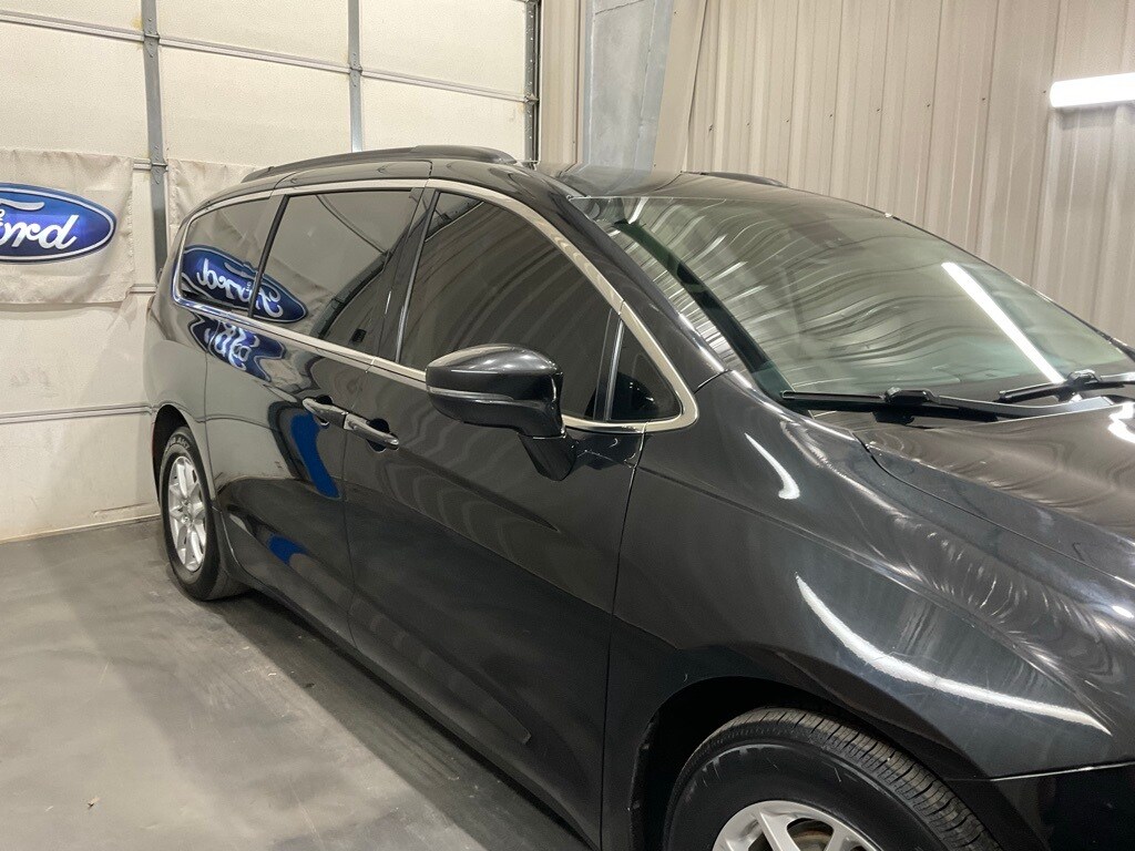 Used 2022 Chrysler Pacifica Touring L Minivan/Van