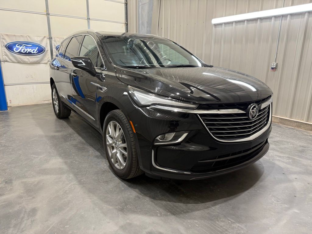 2024 Buick Enclave Essence's photo