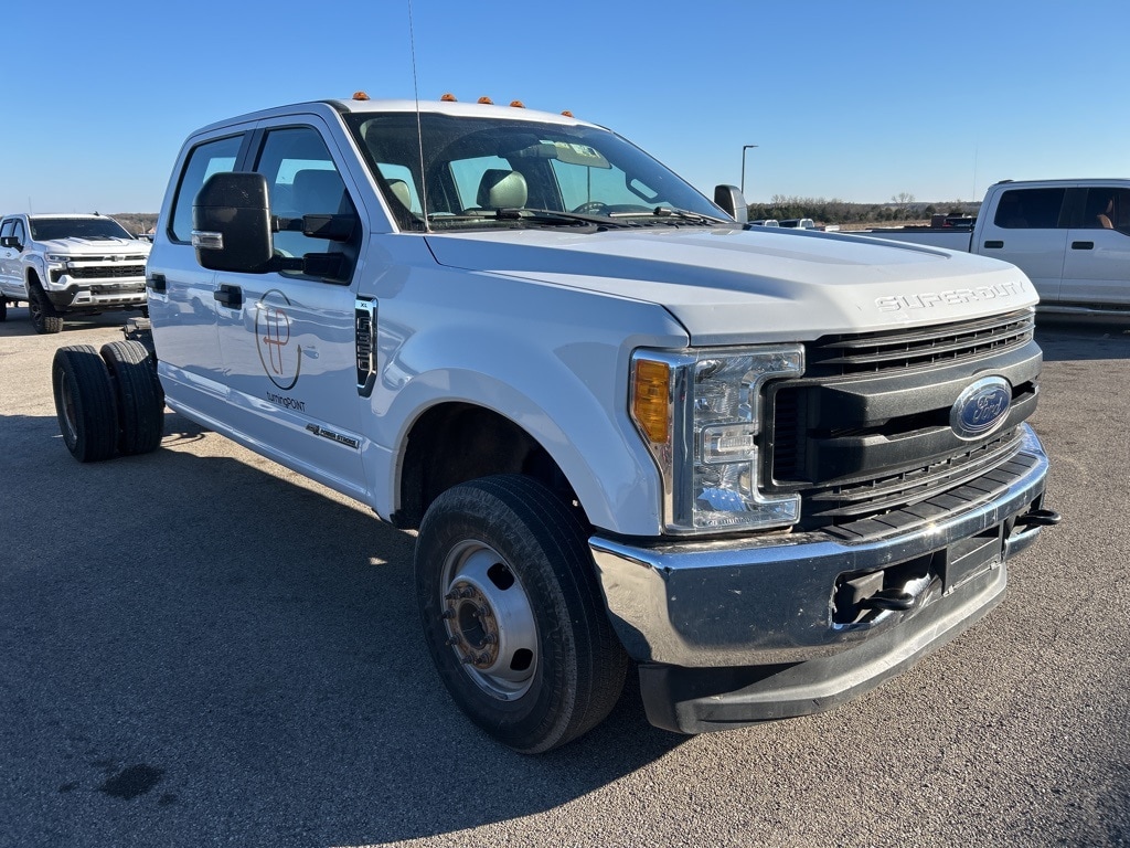 2019 Ford F-350 Super Duty Chassis Cab XL's photo