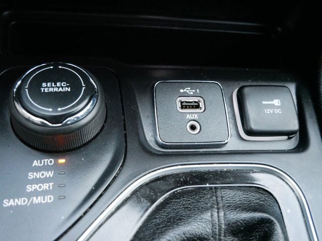 Thumbnail: 2019 Jeep Cherokee - 12