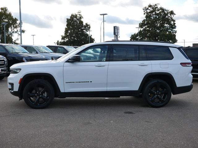 Thumbnail: 2023 Jeep Grand Cherokee L - 2