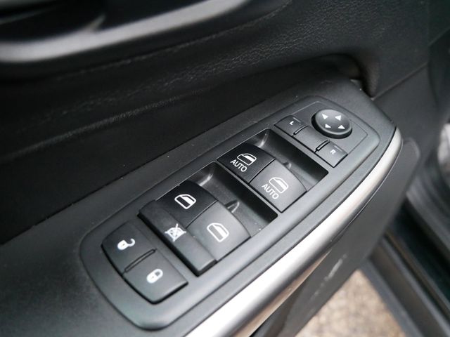 Thumbnail: 2019 Jeep Cherokee - 22