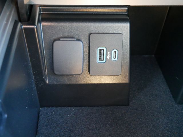 Thumbnail: 2022 Ford Explorer - 13