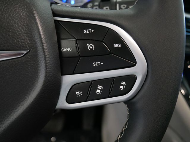 Thumbnail: 2023 Chrysler Pacifica - 20