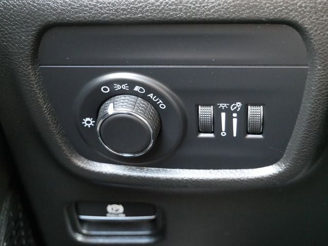 Thumbnail: 2023 Jeep Grand Cherokee L - 16