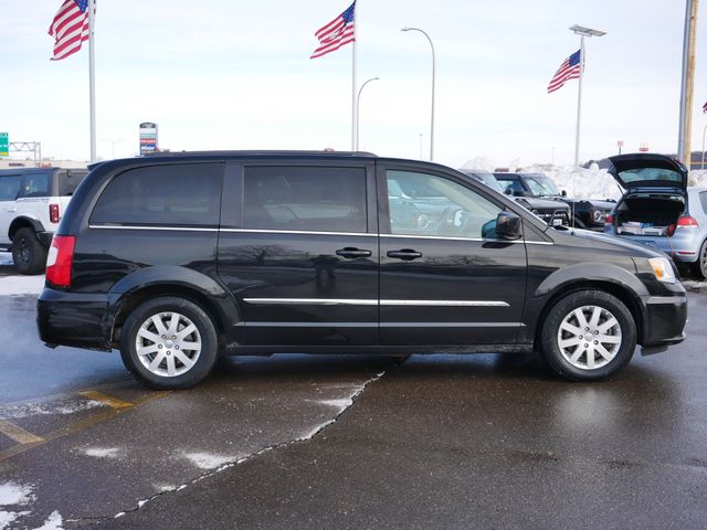 Thumbnail: 2014 Chrysler Town & Country - 18