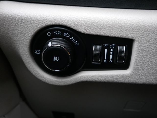 Thumbnail: 2023 Chrysler Pacifica - 14