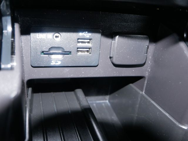 Thumbnail: 2015 Ford Explorer - 14