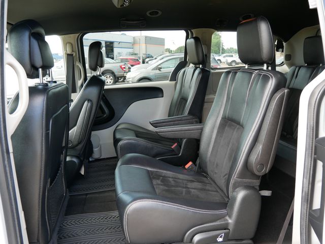 Thumbnail: 2017 Dodge Grand Caravan - 4