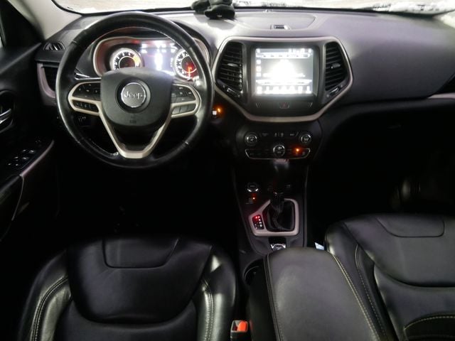 Thumbnail: 2017 Jeep Cherokee - 8