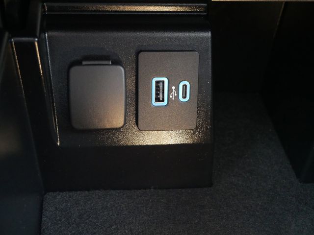 Thumbnail: 2022 Ford Explorer - 14