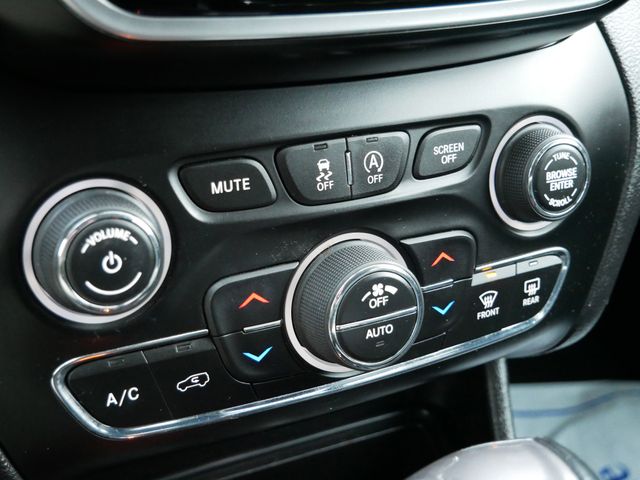 Thumbnail: 2019 Jeep Cherokee - 11