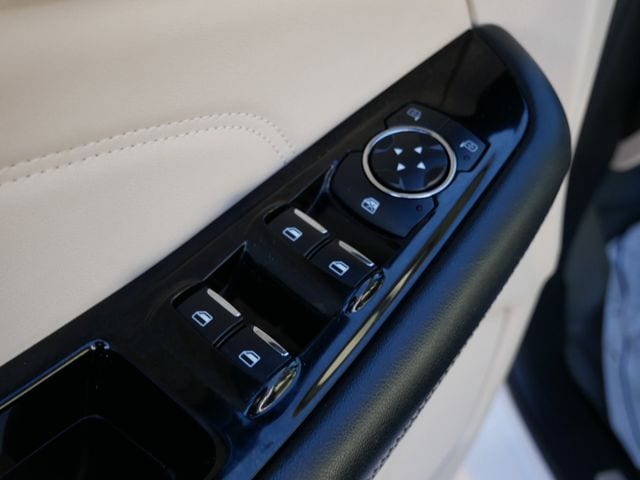 Thumbnail: 2016 Ford Edge - 22