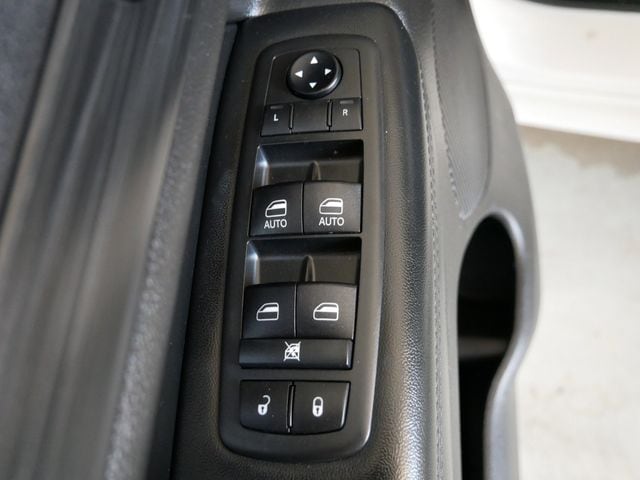 Thumbnail: 2019 Jeep Grand Cherokee - 16