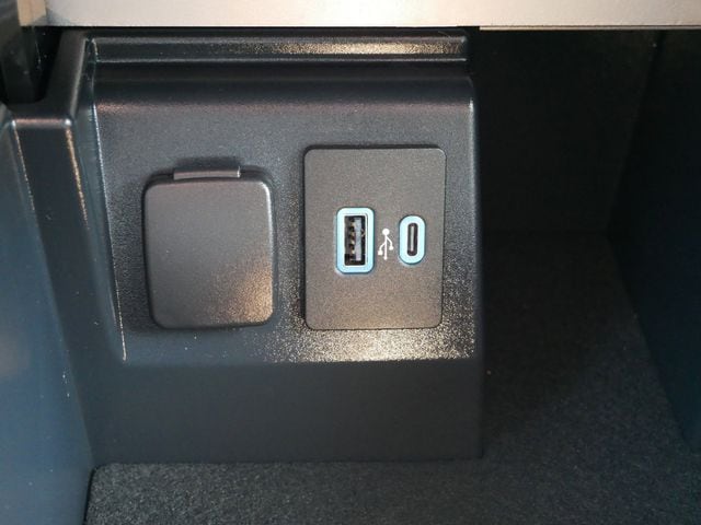 Thumbnail: 2022 Ford Explorer - 14