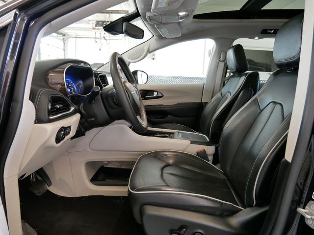 Thumbnail: 2023 Chrysler Pacifica - 9