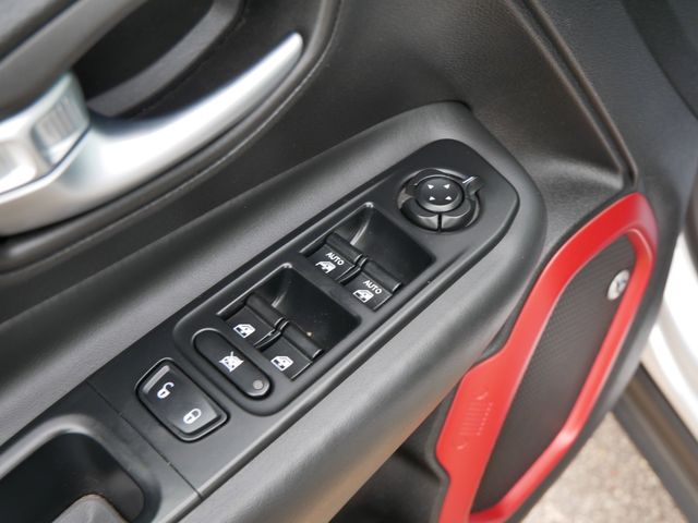 Thumbnail: 2016 Jeep Renegade - 22
