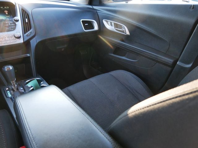 Thumbnail: 2017 Chevrolet Equinox - 9