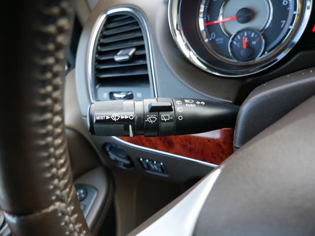 Thumbnail: 2014 Chrysler Town & Country - 27