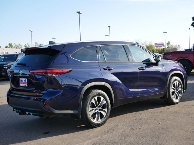 Thumbnail: 2021 Toyota Highlander - 17