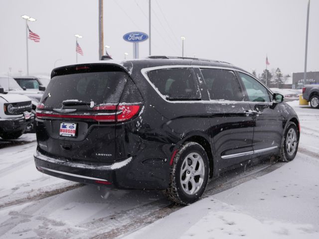 Thumbnail: 2023 Chrysler Pacifica - 17