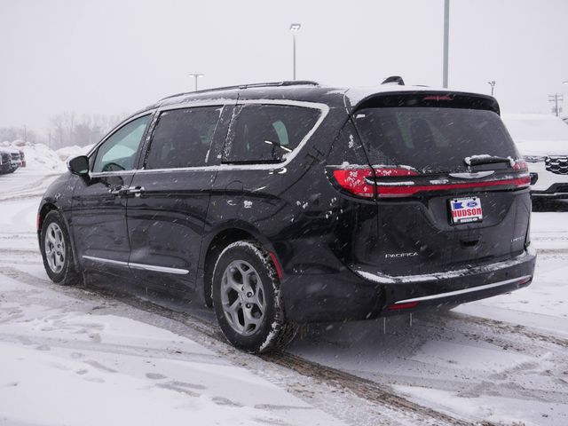 Thumbnail: 2023 Chrysler Pacifica - 3