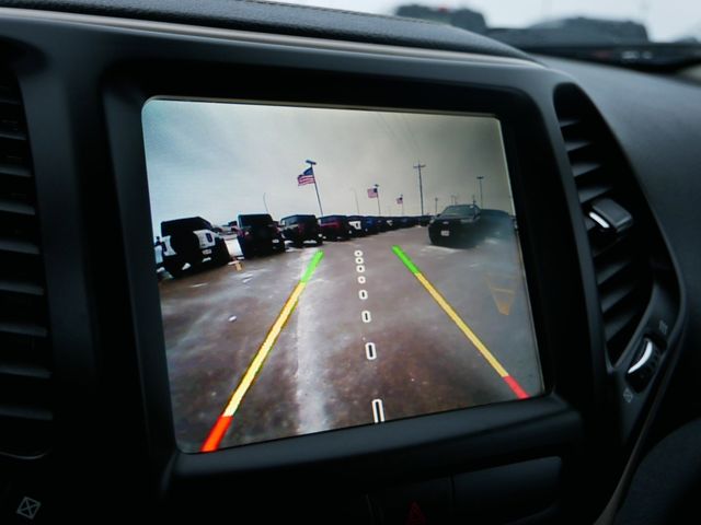 Thumbnail: 2017 Jeep Cherokee - 27