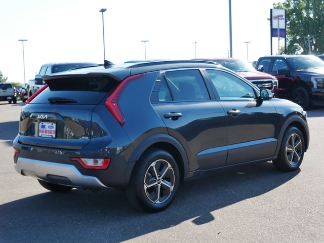 Thumbnail: 2024 Kia Niro - 17