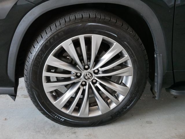 Thumbnail: 2020 Toyota Highlander - 4