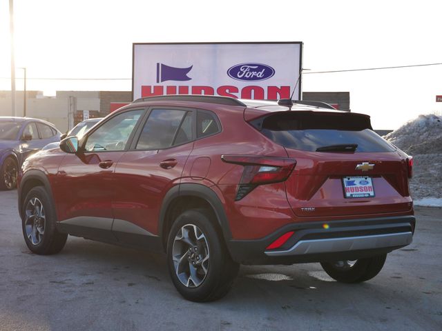 Thumbnail: 2024 Chevrolet Trax - 3