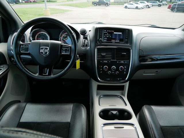 Thumbnail: 2017 Dodge Grand Caravan - 6