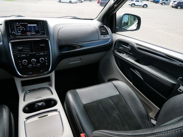 Thumbnail: 2017 Dodge Grand Caravan - 9