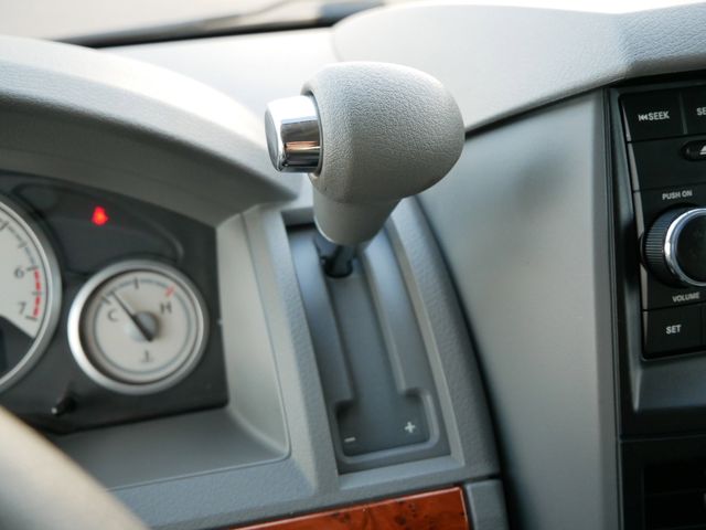 Thumbnail: 2008 Chrysler Town & Country - 25