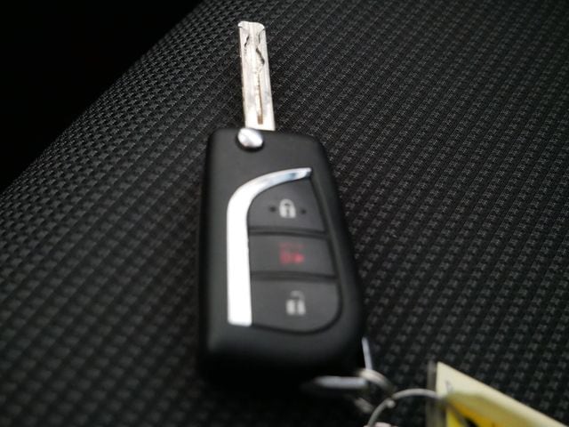 Thumbnail: 2020 Toyota RAV4 - 28