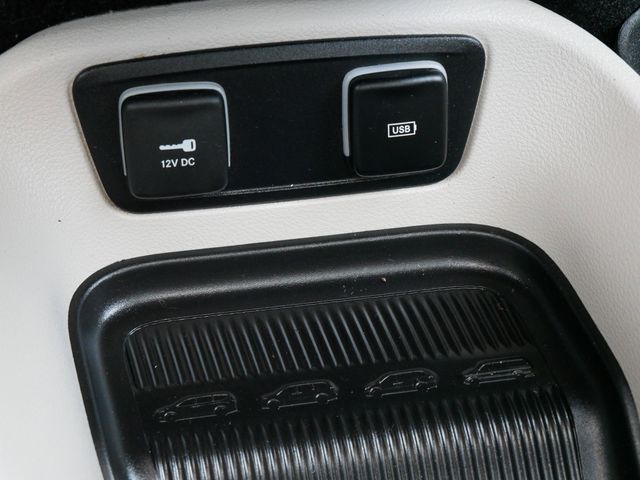 Thumbnail: 2018 Chrysler Pacifica - 14