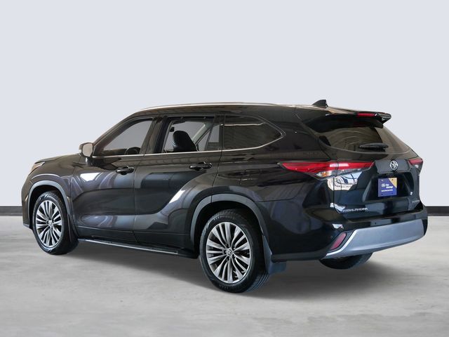 Thumbnail: 2020 Toyota Highlander - 3