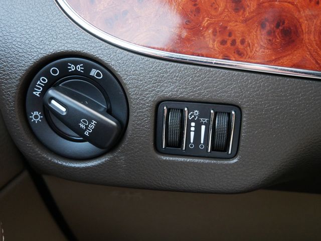 Thumbnail: 2014 Chrysler Town & Country - 14