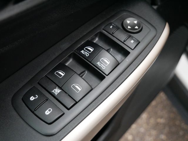 Thumbnail: 2017 Jeep Cherokee - 22