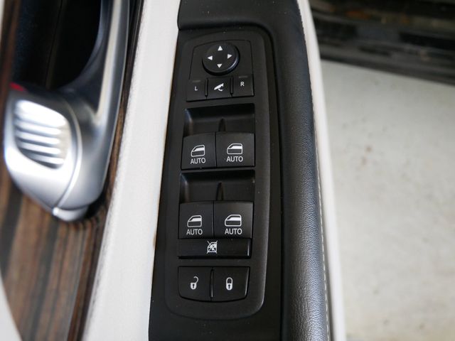 Thumbnail: 2023 Chrysler Pacifica - 15