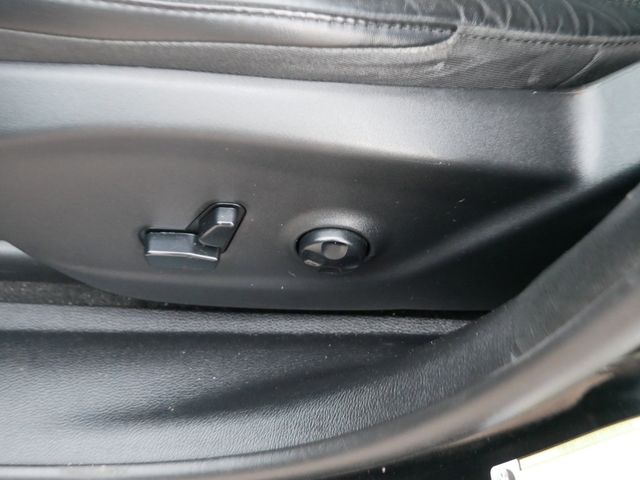 Thumbnail: 2019 Jeep Cherokee - 23